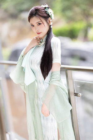 高冷室友喝催乳剂生下宝宝